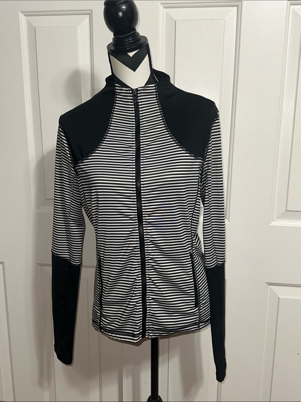 Blue Saks Fifth Avenue Women’s Black & White Striped Zip-Front Jacket